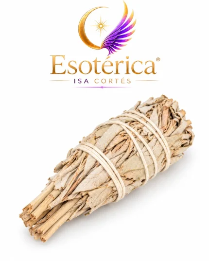 Ataditos de salvia blanca, hojas secas atadas con hilo para sahumar