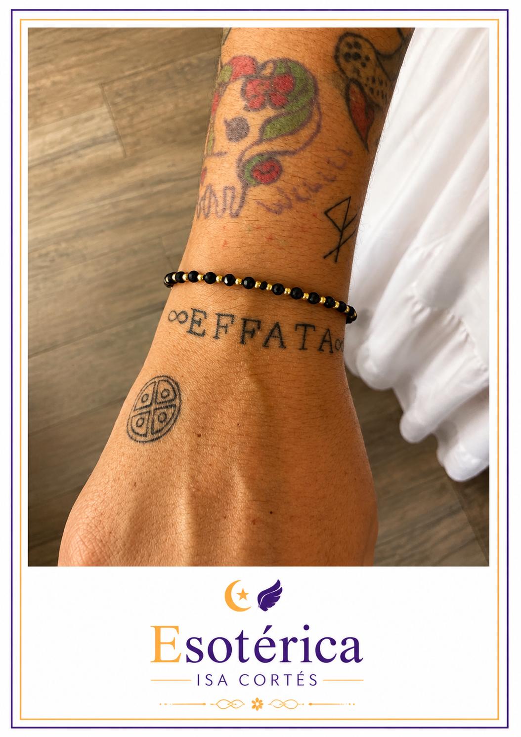 Pulsera de Turmalina en Bola con Acero Dorado Pulsera de turmalina negra en bola con piezas de acero inoxidable dorado en hilo elástico