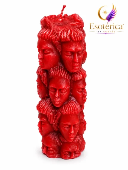 Velón rojo formado por una columna de rostros con los ojos cerrados sobre fondo blanco y el logotipo de Esotérica Isa Cortés