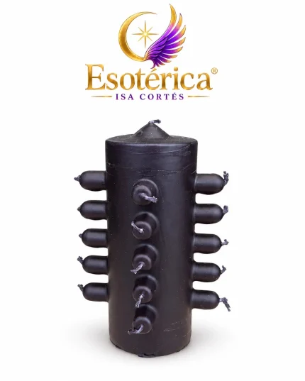 Velón cilíndrico negro con 21 mechas repartidas por la superficie y el logotipo de Esotérica Isa Cortés