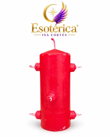 Velón cilíndrico rojo con siete mechas sobre fondo blanco y el logotipo de Esotérica Isa Cortés